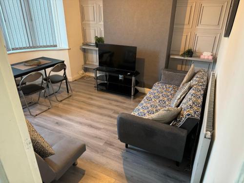 3 bedroom cosy home in Birmingham in Oldbury 3 bedroom cosy home in Birmingham in Oldbury