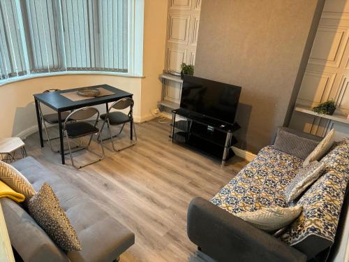 3 bedroom cosy home in Birmingham in Oldbury 3 bedroom cosy home in Birmingham in Oldbury