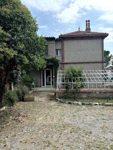 Studio terrasse Villa Odette in Mirail-Universite Studio terrasse Villa Odette in Mirail-Universite