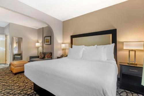Best Western Plus Des Moines West Inn and Suites in Клайв (Айова) Best Western Plus Des Moines West Inn and Suites in Клайв (Айова)