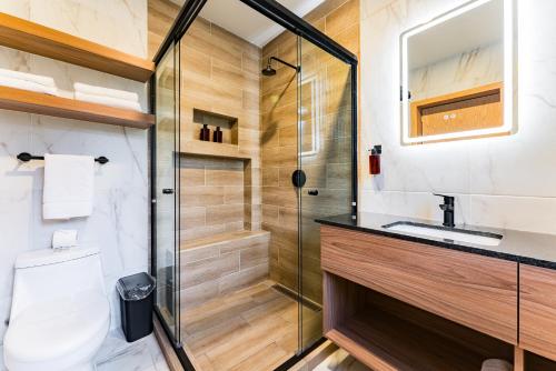 Badkamer, Suites Monterrey by Escajal Rooms in Mexico-stad Badkamer, Suites Monterrey by Escajal Rooms in Mexico-stad