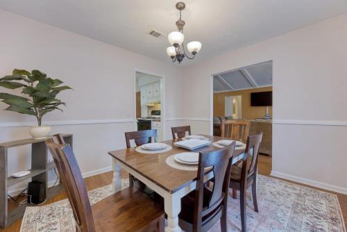 Columbus Cabin Wooded Retreat W Large Yard in ويندسور بارك Columbus Cabin Wooded Retreat W Large Yard in ويندسور بارك