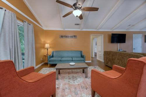 Columbus Cabin Wooded Retreat W Large Yard in ويندسور بارك Columbus Cabin Wooded Retreat W Large Yard in ويندسور بارك