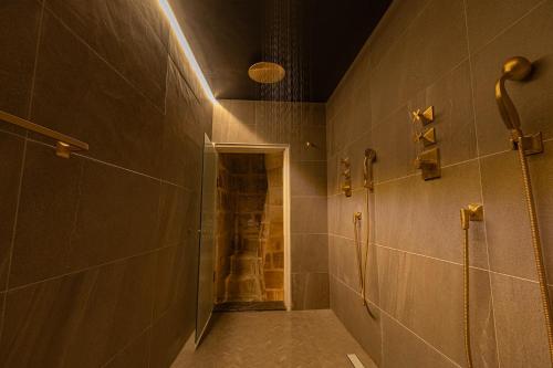 Badrum, Moon Malta Boutique Stay with Rooftop Pool & Sea Views of Valletta, Grand Harbour & Three Cities in Cospicua Badrum, Moon Malta Boutique Stay with Rooftop Pool & Sea Views of Valletta, Grand Harbour & Three Cities in Cospicua