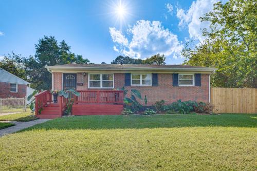 4 Mi to Dtwn Home with Fenced Yard in Portsmouth! in بورتسموث 4 Mi to Dtwn Home with Fenced Yard in Portsmouth! in بورتسموث