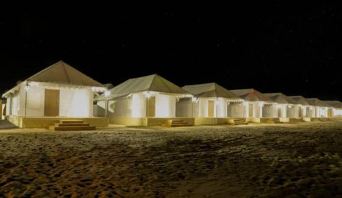 Hotel Golden Safari in ガンディーナガル Hotel Golden Safari in ガンディーナガル