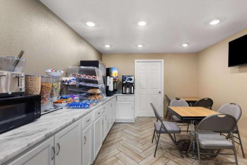 Їжа та напої, Super 8 by Wyndham Paducah I-24 Exit 4 in Падака (Кентуккі) Їжа та напої, Super 8 by Wyndham Paducah I-24 Exit 4 in Падака (Кентуккі)