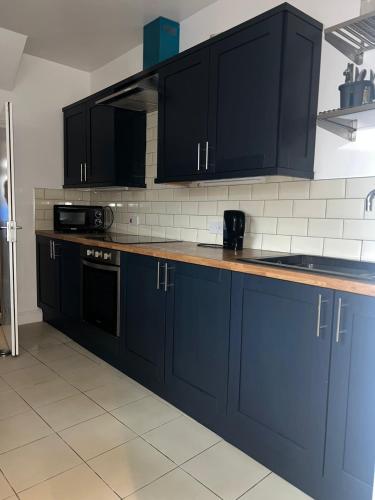 Kitchen, COZY PLACE LIVERPOOL in Kensington Kitchen, COZY PLACE LIVERPOOL in Kensington