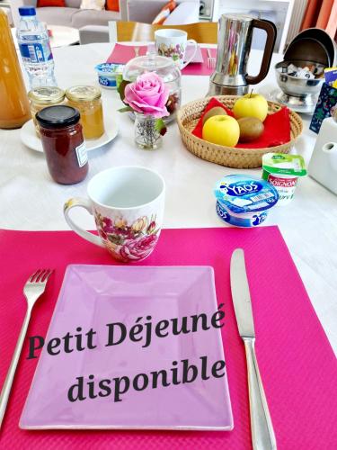Belle Maison d'Art Verdoyante & jardin in Saint-Remy-les-Chevreuse Belle Maison d'Art Verdoyante & jardin in Saint-Remy-les-Chevreuse