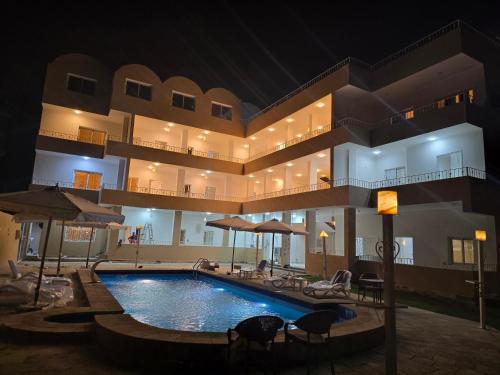 Udvendig, siriuspalaceluxor in Al Qarnah Udvendig, siriuspalaceluxor in Al Qarnah