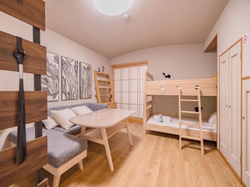 Fox inn 1F 3 mins from Hanazonocho