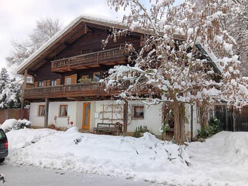 A szálláshely kívülről, Gruböder Bauernhaus (Gruboder Bauernhaus) in Vilshofen A szálláshely kívülről, Gruböder Bauernhaus (Gruboder Bauernhaus) in Vilshofen