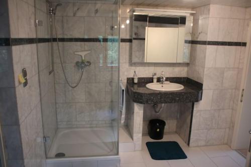 Zuhanyzó, Gruböder Bauernhaus (Gruboder Bauernhaus) in Vilshofen Zuhanyzó, Gruböder Bauernhaus (Gruboder Bauernhaus) in Vilshofen