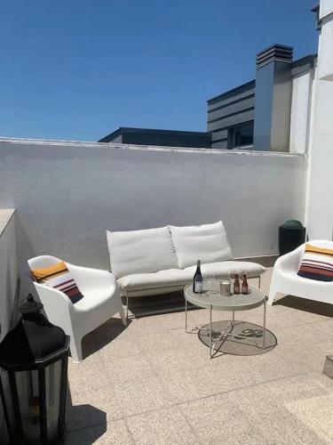 Balcony/terrace, Porto house on the Douro in Valbom Balcony/terrace, Porto house on the Douro in Valbom