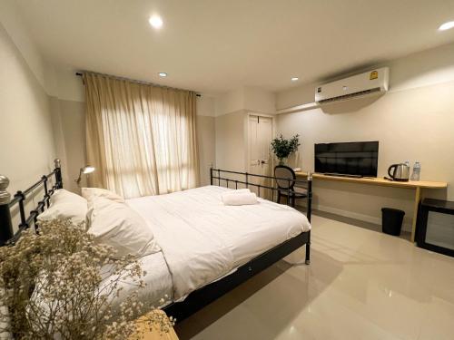 vanilla house near Wat Chotikaram vanilla house near Wat Chotikaram