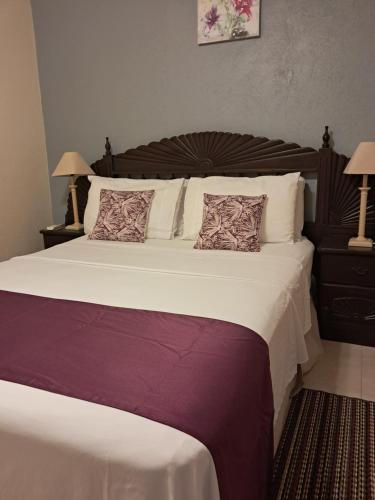 Michand Guest Apartments- Cozy one or two bedroom- 5 walk minutes from airport 10 mins drive to Oist in 차르노크 Michand Guest Apartments- Cozy one or two bedroom- 5 walk minutes from airport 10 mins drive to Oist in 차르노크