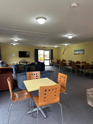 Közös társalgó / TV, Franz Josef TOP 10 Holiday Park in Greater Franz Josef Közös társalgó / TV, Franz Josef TOP 10 Holiday Park in Greater Franz Josef