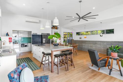 Kitchen, The Sanctuary - Luxury Living in Tropical Paradise in Stratford Kitchen, The Sanctuary - Luxury Living in Tropical Paradise in Stratford