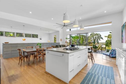 Kitchen, The Sanctuary - Luxury Living in Tropical Paradise in Stratford Kitchen, The Sanctuary - Luxury Living in Tropical Paradise in Stratford