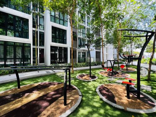 H2O Ara Damansara by DeUrban