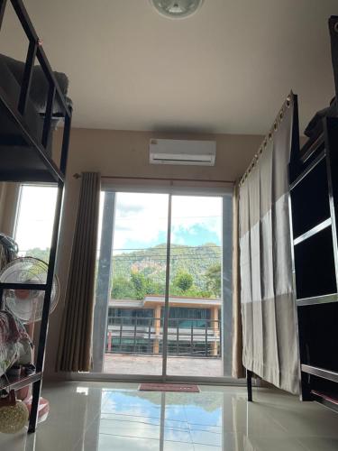 Khaosok city hostel in 索克山(素叻府) Khaosok city hostel in 索克山(素叻府)