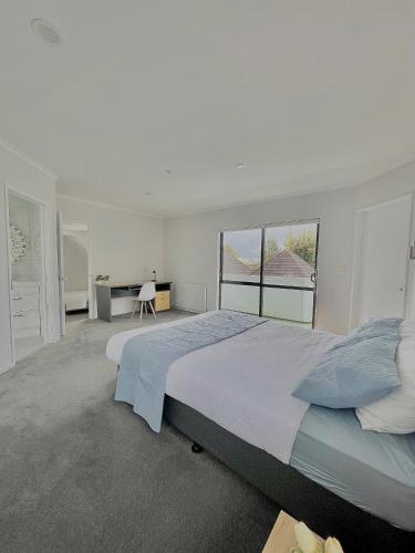 Cozy Victoria Ensuite