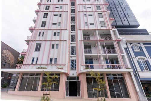 The Rose501: 5th floor Apartment with Rooftop Pool