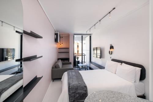 Flamingo 205: Modern Apt with Balcony