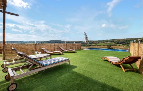 สระว่ายน้ำ, Stunning Home In Hrascina With Sauna in ฮราสซินา สระว่ายน้ำ, Stunning Home In Hrascina With Sauna in ฮราสซินา