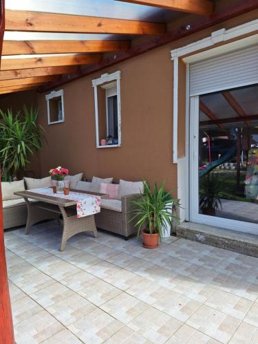 Balkon/teras, Erdőszéli Apartman (Erdoszeli Apartman) in Hegyhatszentjakab Balkon/teras, Erdőszéli Apartman (Erdoszeli Apartman) in Hegyhatszentjakab