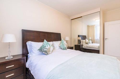 Beachfront apartment with Jacuzzi-Camps Bay