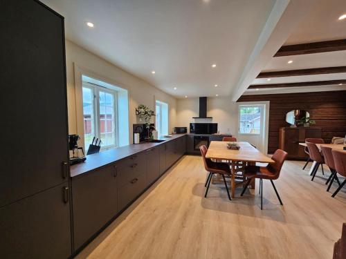 Stort hus med 2 leiligheter til leie på Lundamo, Perfekt for større grupper! (Stort hus med 2 leiligheter til leie pa Lundamo, Perfekt for større grupper!) in Storen Stort hus med 2 leiligheter til leie på Lundamo, Perfekt for større grupper! (Stort hus med 2 leiligheter til leie pa Lundamo, Perfekt for større grupper!) in Storen