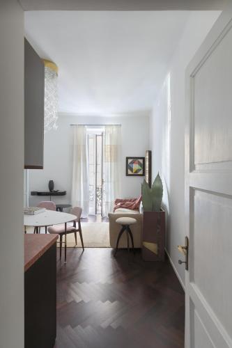 Sophisticated Milan Apartment with Italian Charm