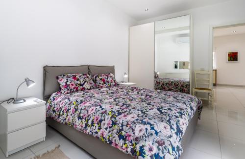 Sliema Seaside Apartment Retreat