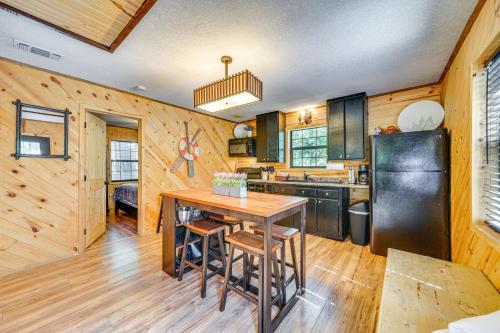 Broken Bow Cabin with Hot Tub and Game Room! in De Queen Broken Bow Cabin with Hot Tub and Game Room! in De Queen