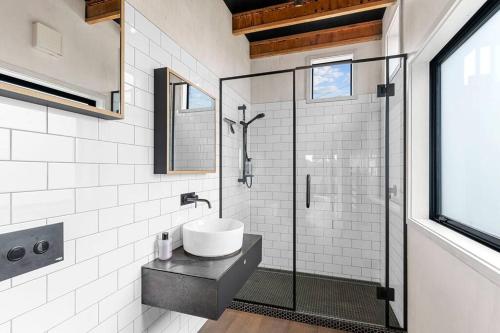حمام, Black Hut Eco Retreat in Mount Pleasant حمام, Black Hut Eco Retreat in Mount Pleasant