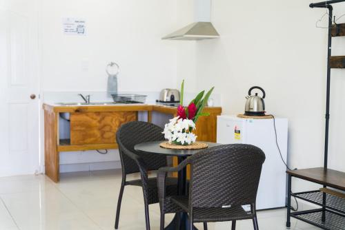 Wolfgramm Beachfront Motel in Utungake Wolfgramm Beachfront Motel in Utungake