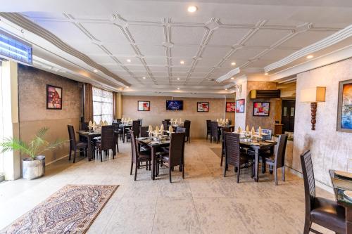 Étterem, Hotel One Mall Road Murree in Murree Étterem, Hotel One Mall Road Murree in Murree