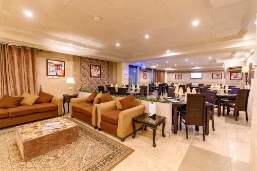 Étterem, Hotel One Mall Road Murree in Murree Étterem, Hotel One Mall Road Murree in Murree