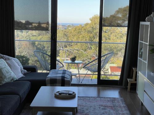 Treetop Retreat Five Minute Stroll To The Beach in Bronte Treetop Retreat Five Minute Stroll To The Beach in Bronte