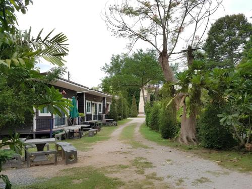 Garden, Keangvarin Resort near Ched Sao Noi Waterfall National Park Garden, Keangvarin Resort near Ched Sao Noi Waterfall National Park