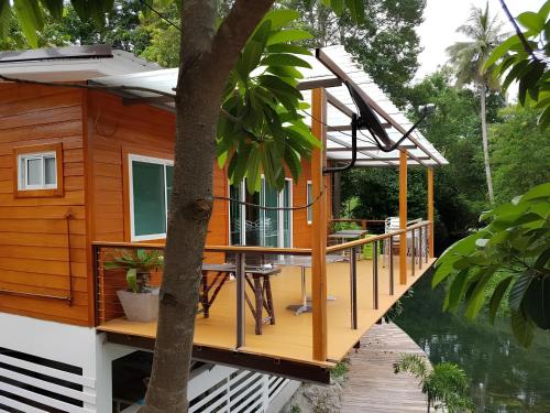 Garden, Keangvarin Resort near Ched Sao Noi Waterfall National Park Garden, Keangvarin Resort near Ched Sao Noi Waterfall National Park