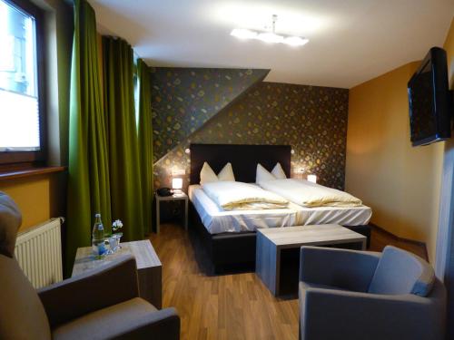 This photo about Zum Kronprinzen shared on HyHotel.com