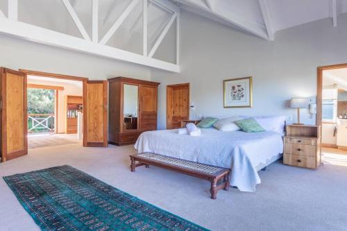 Arum farm style house -stunning indigenous garden