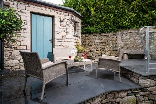 Uitzicht, Clare's Cottage Near Cartmel - Dog Friendly, Homely, Aga, Log Burners, Disney Plus & Netflix in Allithwaite Uitzicht, Clare's Cottage Near Cartmel - Dog Friendly, Homely, Aga, Log Burners, Disney Plus & Netflix in Allithwaite