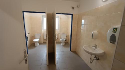 Kamar Mandi, Ubytování Gato Medard Sokolov (Ubytovani Gato Medard Sokolov) in Svatava Kamar Mandi, Ubytování Gato Medard Sokolov (Ubytovani Gato Medard Sokolov) in Svatava
