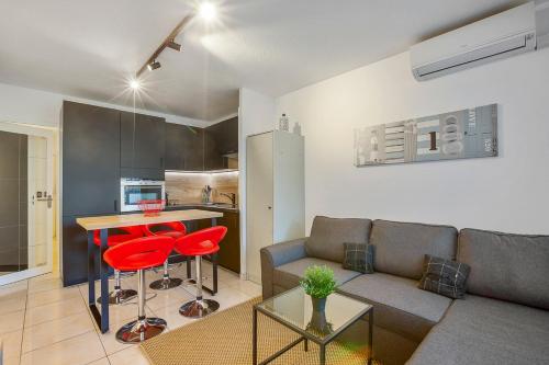 Le Tanit Corinth - Apt 4 Prs, Clim, Piscine in Le Ponteil Le Tanit Corinth - Apt 4 Prs, Clim, Piscine in Le Ponteil