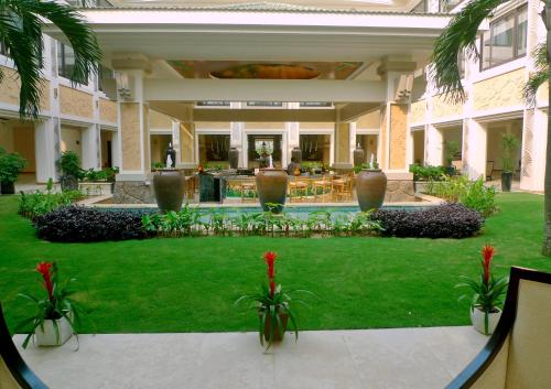 Restaurant, Olalani Resort and Condotel in Hòa Hải Restaurant, Olalani Resort and Condotel in Hòa Hải