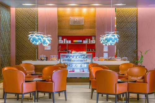 Restaurant, Four Points by Sheraton Al Ain in Al Ain Restaurant, Four Points by Sheraton Al Ain in Al Ain