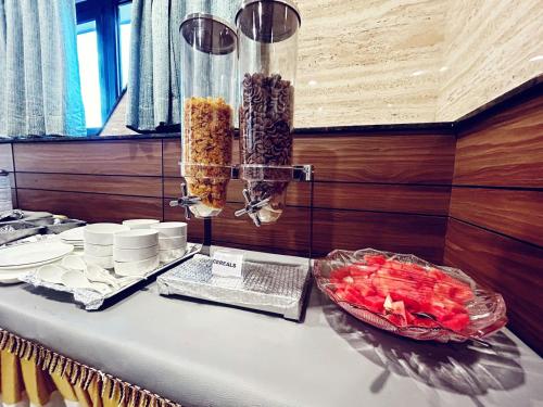 طعام و مشروبات, Hotel Grand Sabarees in مدينة مادوراي طعام و مشروبات, Hotel Grand Sabarees in مدينة مادوراي